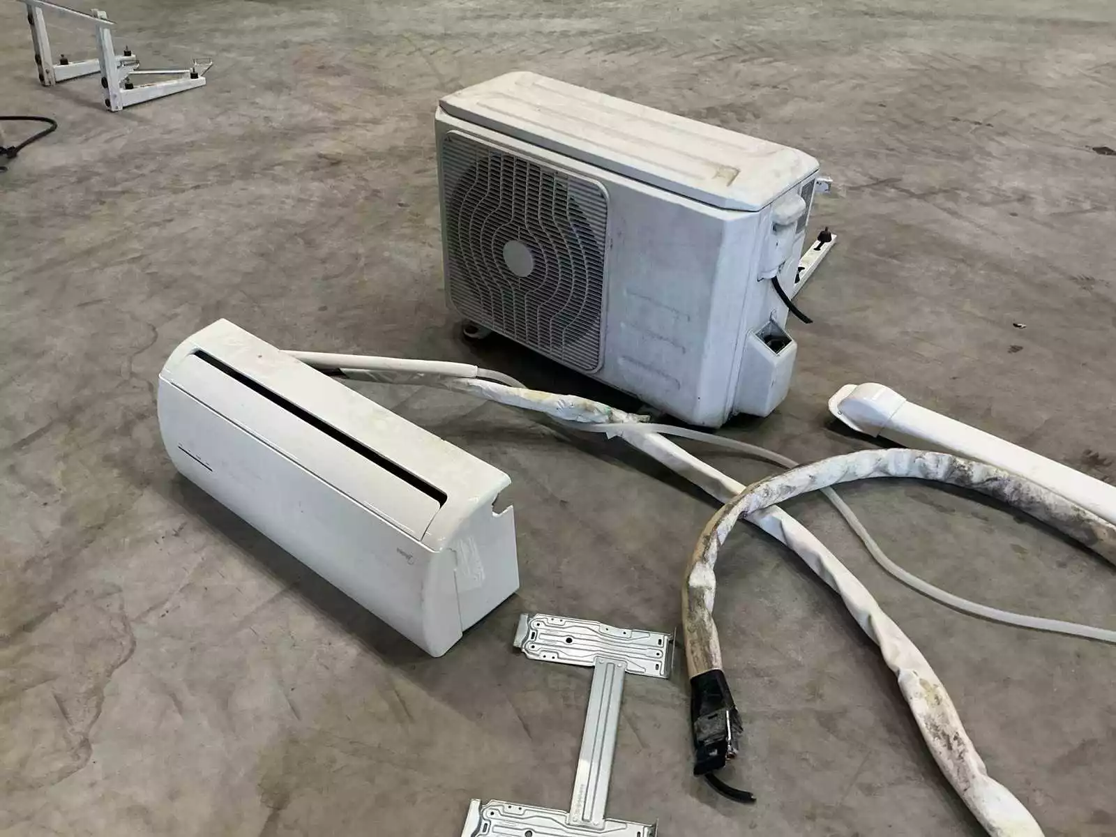 Midea Airco’s 2200W (3x)