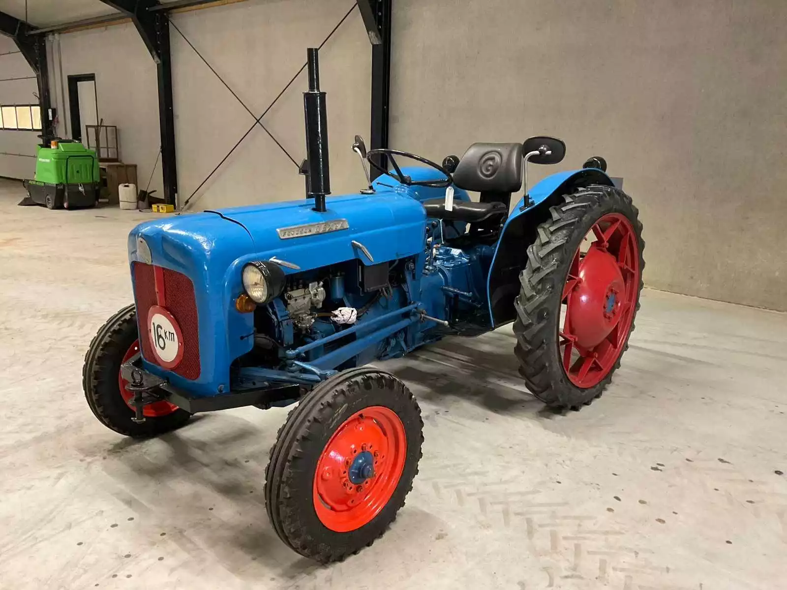 Fordson Dexta oldtimer tractor uit 1959 met aftakas en hefinrichting
