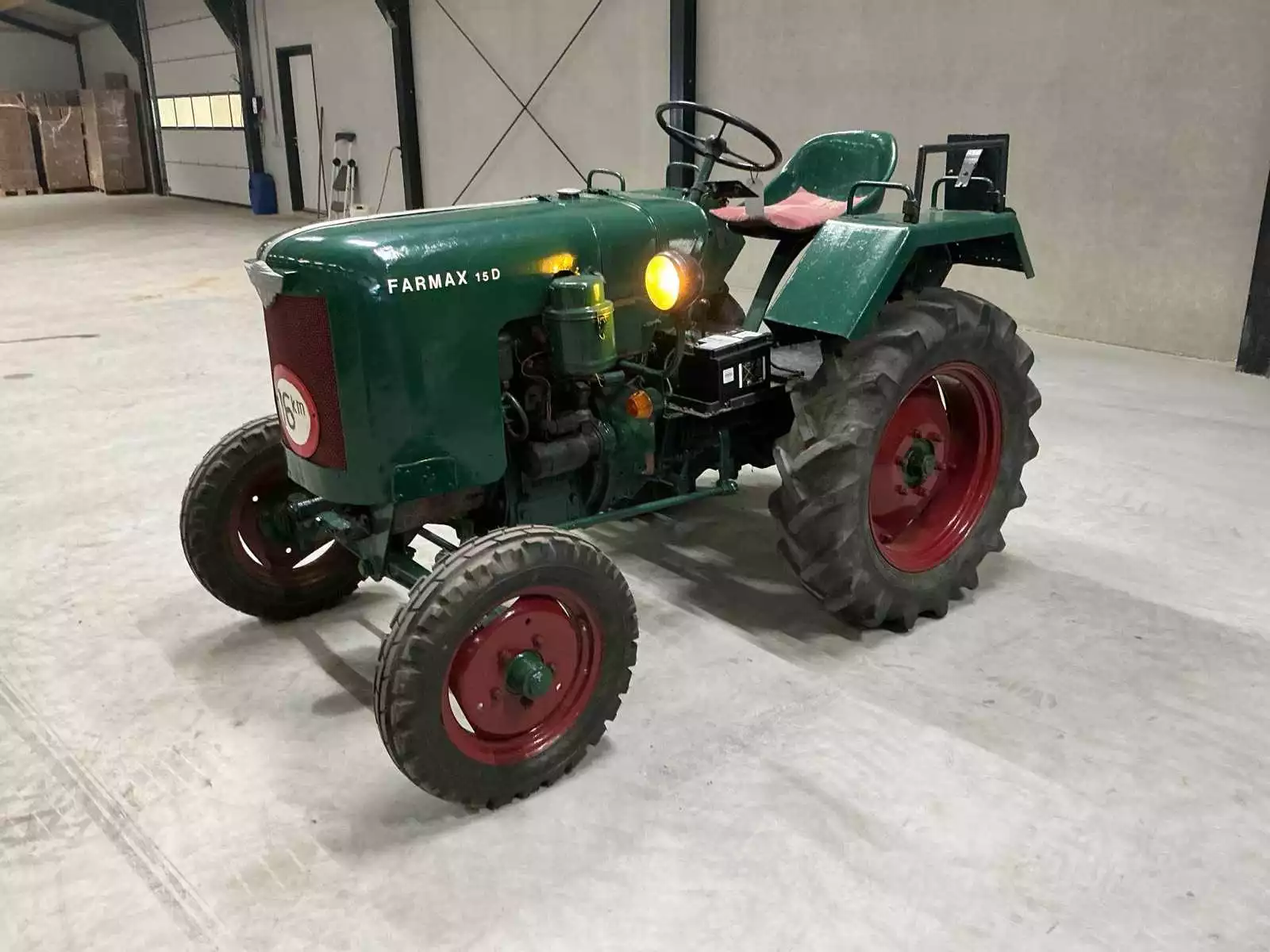 Moto Standard Farmax 15D oldtimer tractor (1950) met aftakas en hefinrichting
