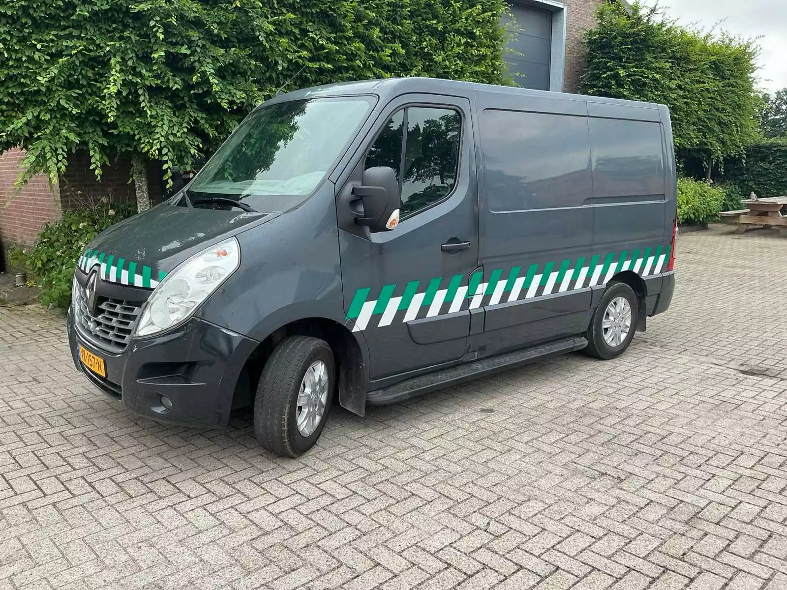 Renault Master T35 2.3 dCi L1H2 bedrijfswagen (2014) met trekhaak en luchtvering