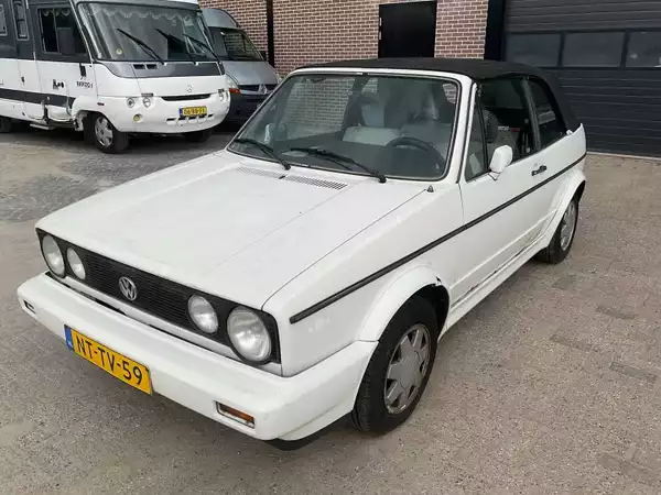 Volkswagen Golf Cabriolet 1.8 (1988) wit, met winterbandenset
