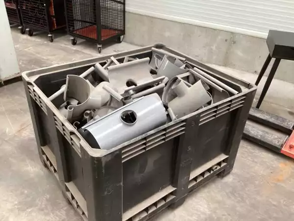 Partij van 180 PVC dakgootstukken, model 180