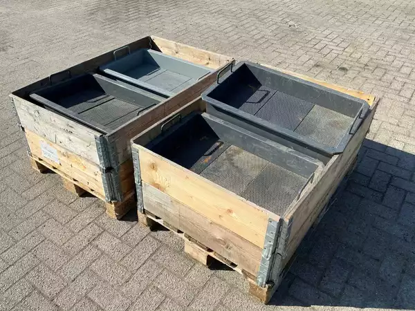 Partij van 9 gecoate lekbakken, ca. 770 x 470 mm
