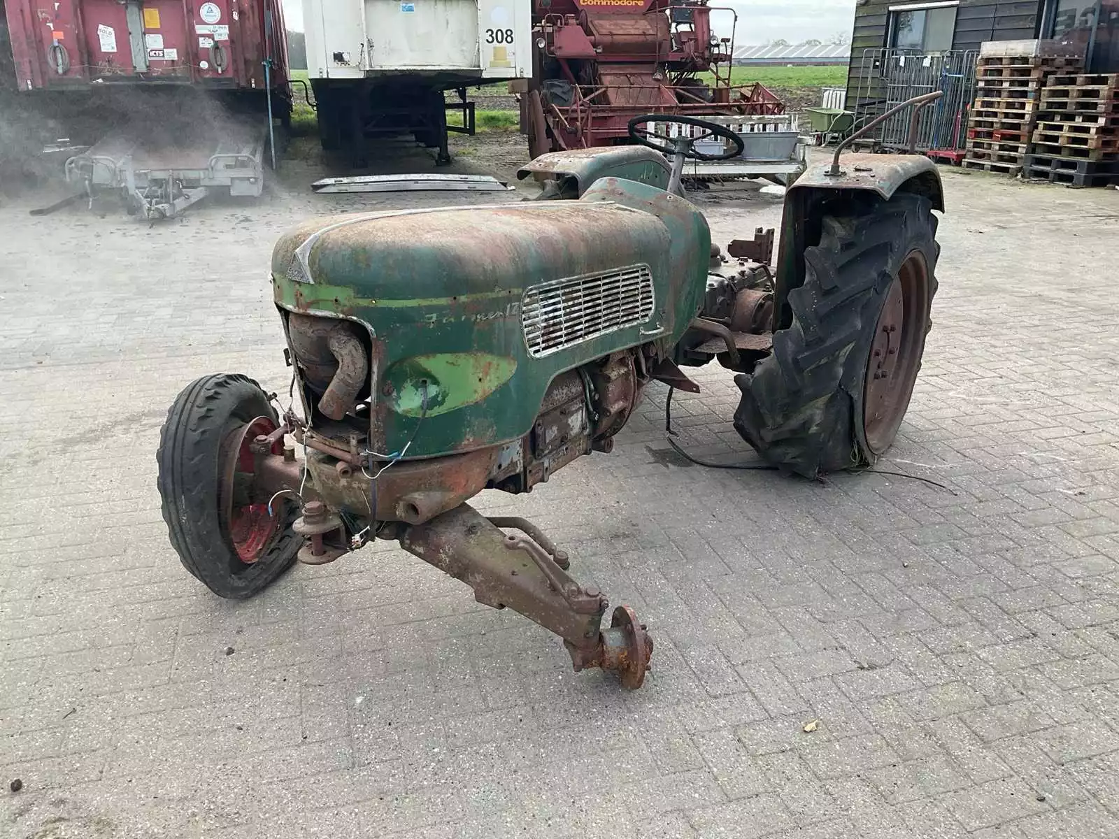 Fendt Farmer 1Z oldtimer tractor met achterbanden 12.4-28