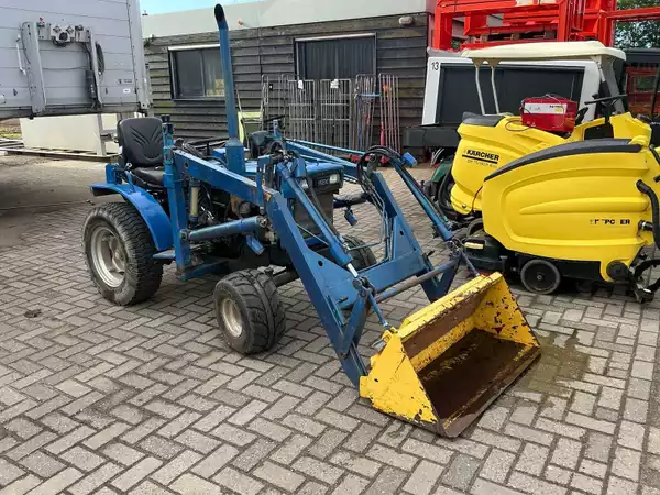Iseki TX1500 tuinbouwtractor met voorlader