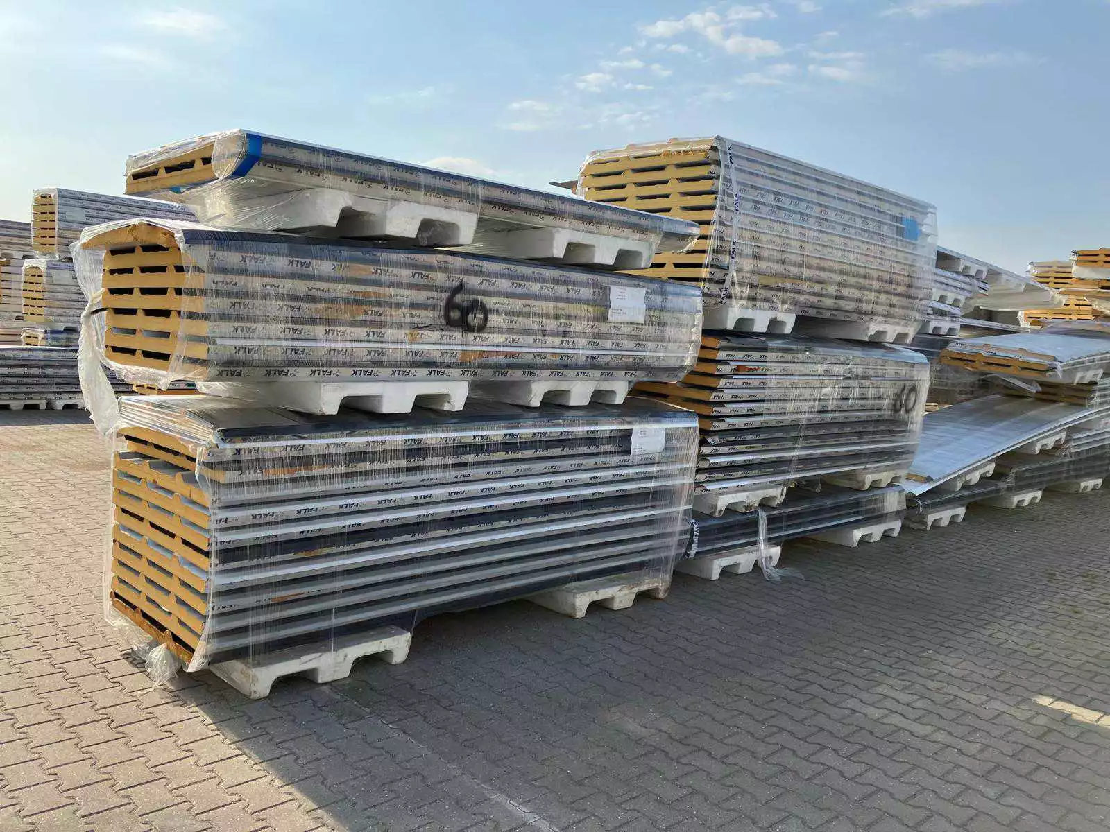 Partij sandwichpanelen TR3 60/90 EKO, 64 stuks à 3.000 mm