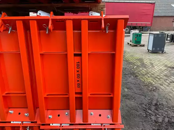 2x Legoblok betonmal voor stapelbare betonblokken