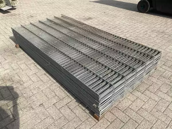 Partij tuinhek, ca. 60 meter – 25 panelen van 250 x 123 cm