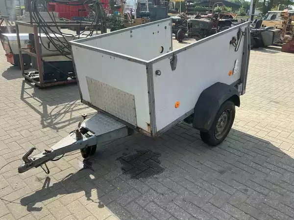 Praktische aanhangwagen 260 x 150 x 130 cm