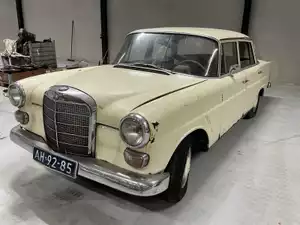1966 Mercedes-Benz 200D Automatic sedan, diesel, wit