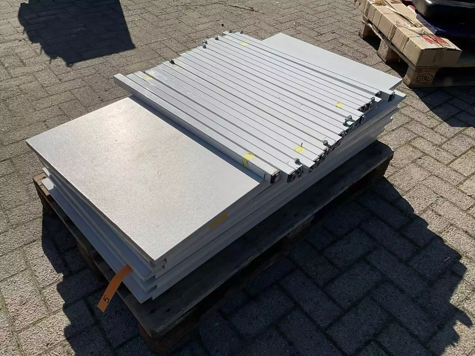 Partij van 5 robuuste tafels, 120 x 60 x 76 cm
