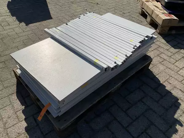 Partij van 5 robuuste tafels, 120 x 60 x 76 cm