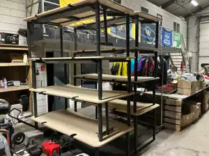 Partij van 8 in hoogte verstelbare bureaus 200x100 cm met kabelgoot