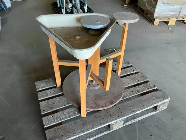 Traditionele klei pottenbakkersschijf met trapschijf