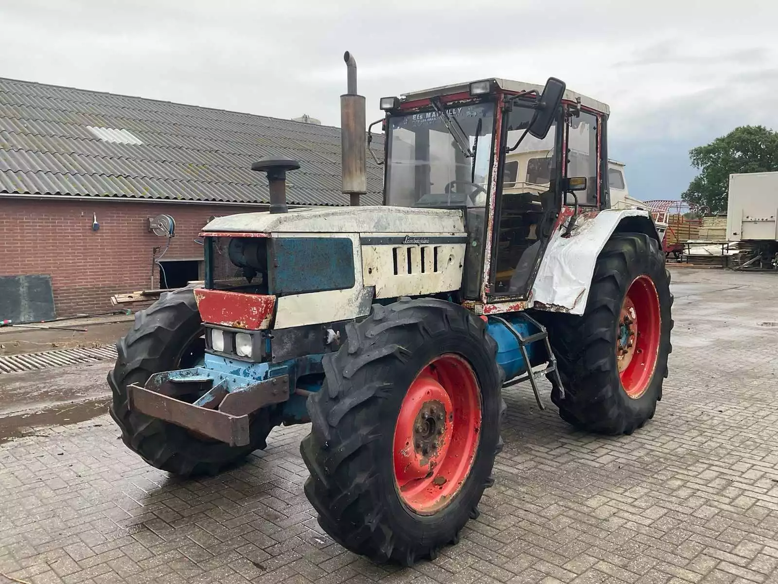 Lamborghini 4WD oldtimer tractor met aftakas en hefinrichting