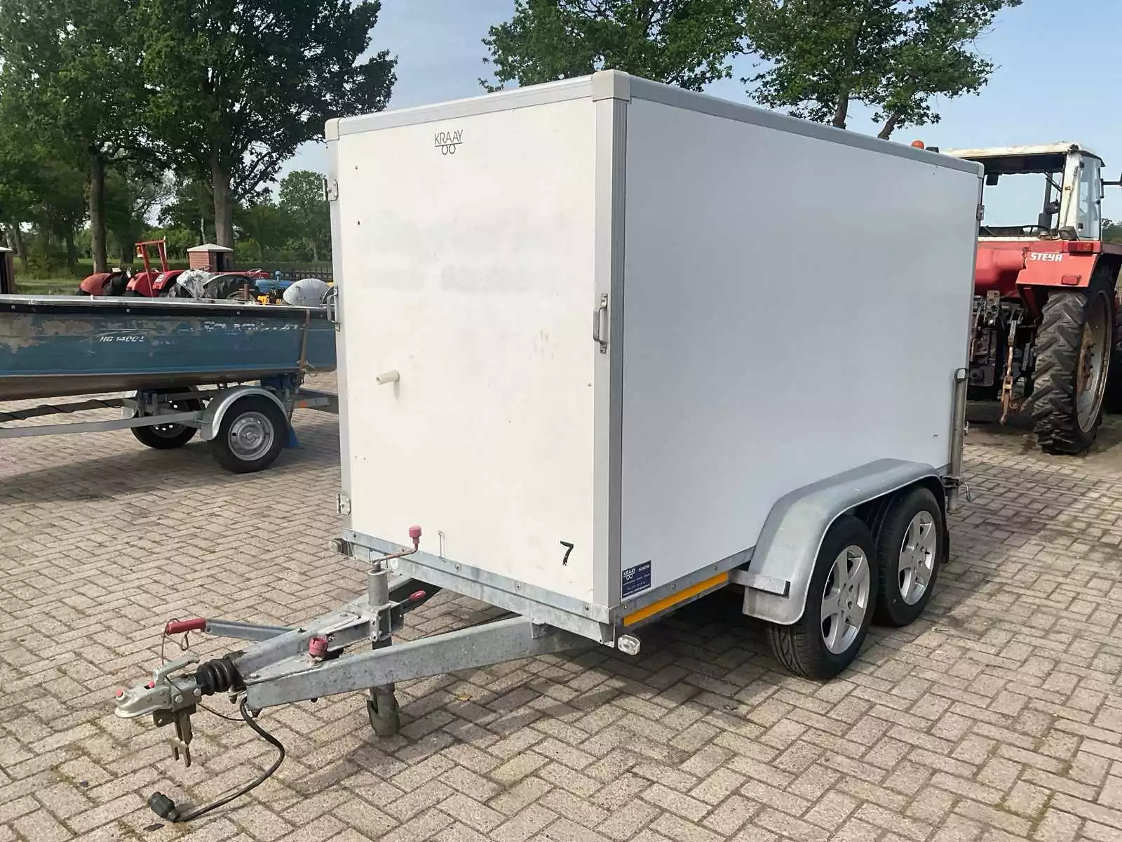 Verdonk VA-TA-AHW aanhangwagen (2003) met wegenstreepmachine, 2000 kg laadvermogen