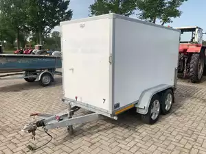 Verdonk VA-TA-AHW aanhangwagen (2003) met wegenstreepmachine, 2000 kg laadvermogen