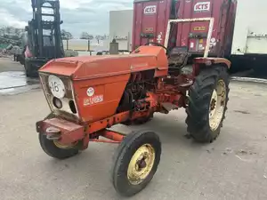 Renault Super 53/88 oldtimer tractor met aftakas en hefinrichting