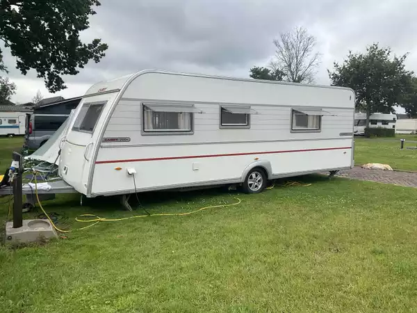 Cabby 700+ Comfort Edition Noorse Caravan met accupakket – 4 slaapplaatsen, mover en complete uitrusting (2007)
