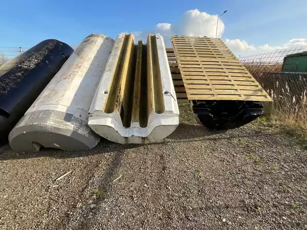 Set van 15 drijvers voor aanlegsteigers, pijpleidingen en zonneprojecten