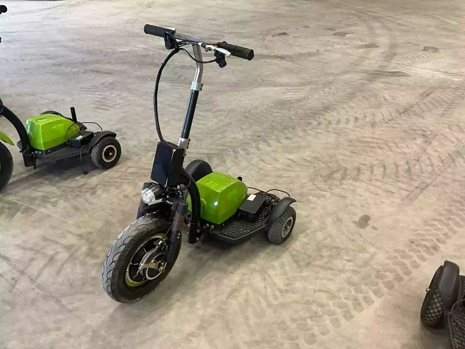 Briski elektrische step/driewieler 48V