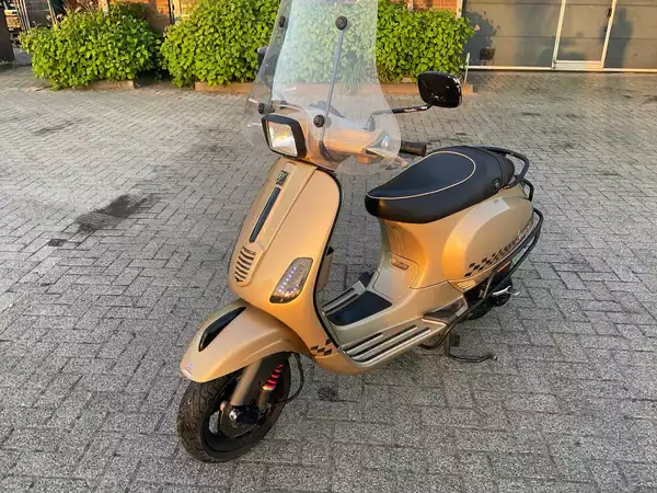 Vespa LX 50 4T bromscooter met alarmsysteem en ledverlichting