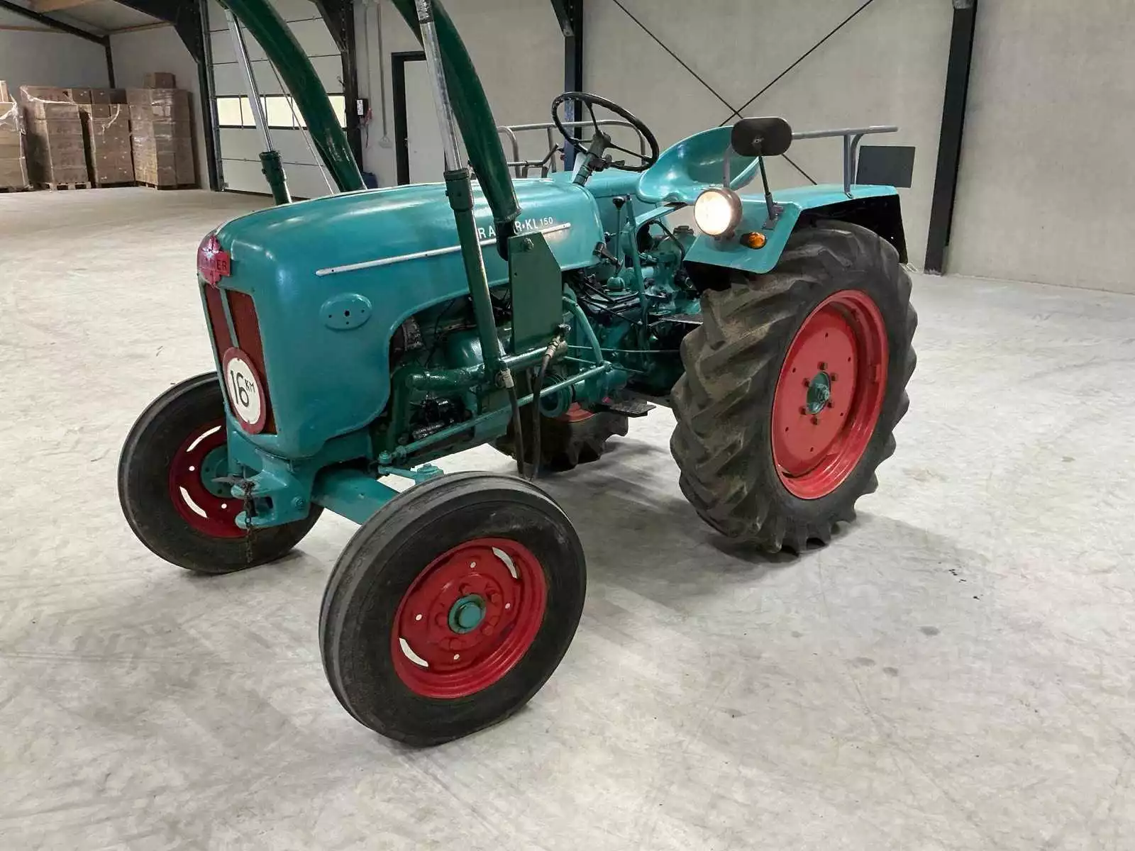 Kramer KL150 oldtimer tractor uit 1966 met aftakas en frontlader