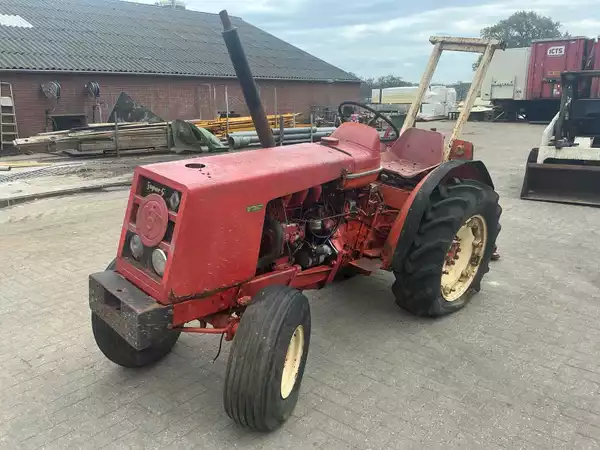 Renault Super 5 oldtimer tractor met aftakas en hefinrichting