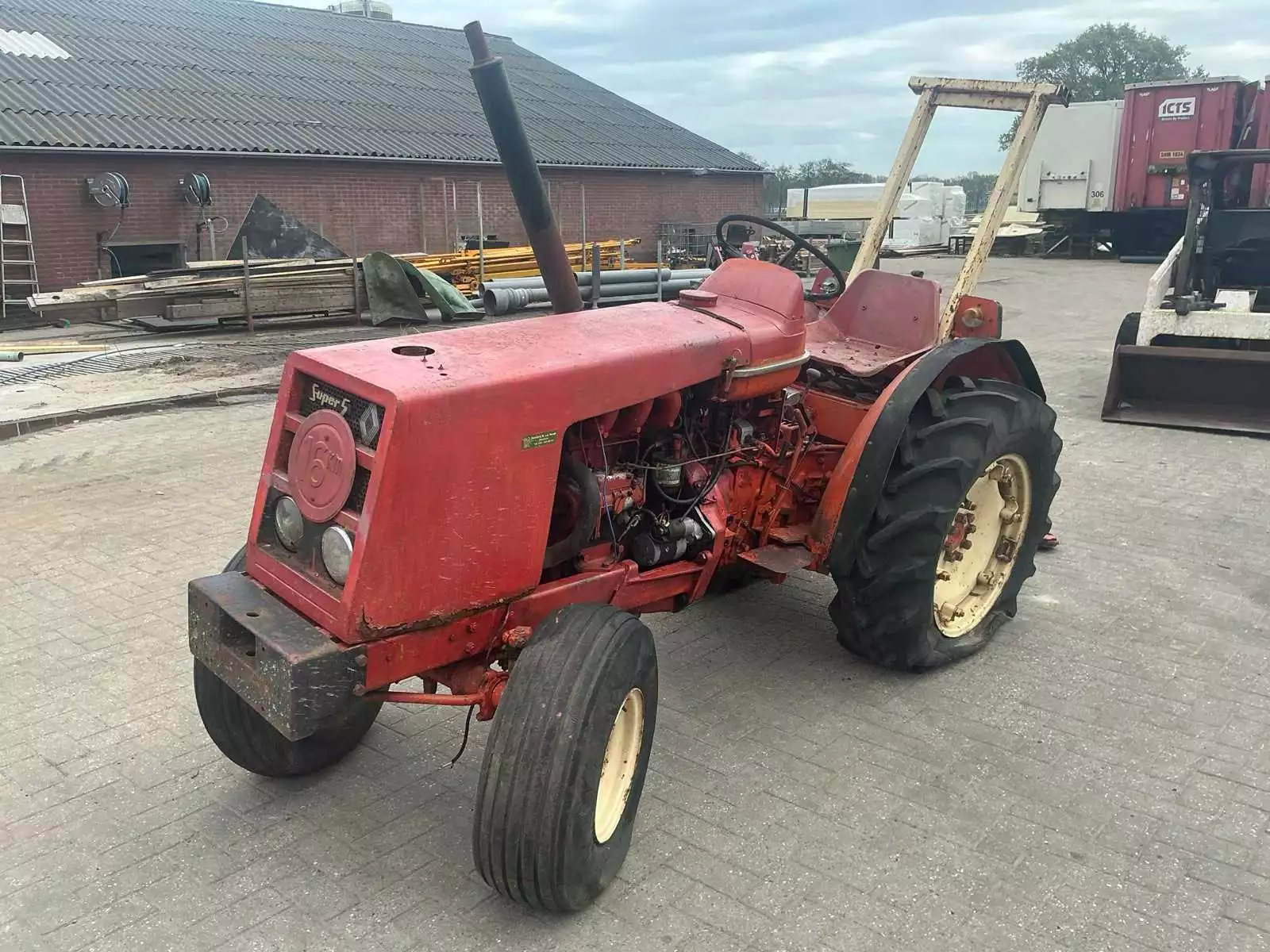 Renault Super 5 oldtimer tractor met aftakas en hefinrichting