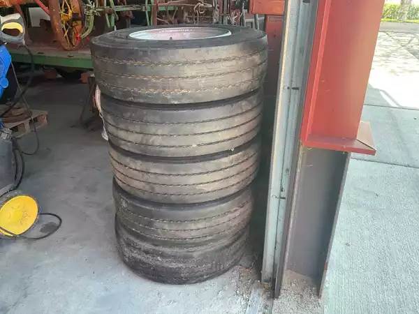 5x Semperit trailerbanden met velg 235/75R17.5