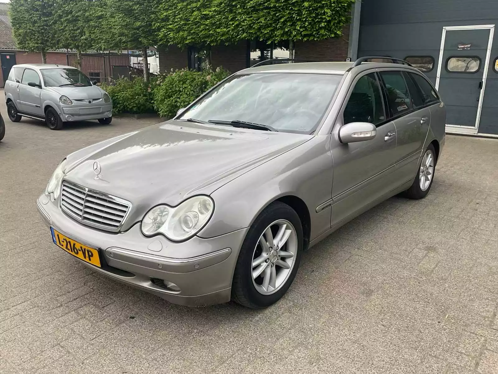 Mercedes-Benz C-klasse Combi 240 Elegance 2004, grijs, automaat