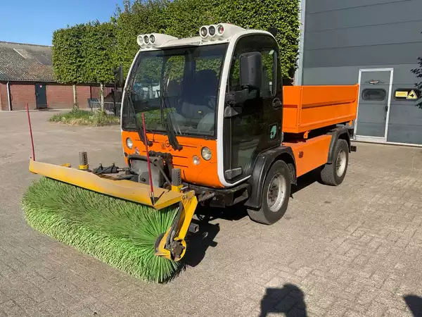Ausa M250H X4 straatveegmachine (2009) met Nido/Schmidt HF150U veegborstel