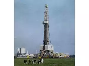 T-61 zware gas- & olieboortoren met 1.500 kW vermogen, boordiepte 457 m