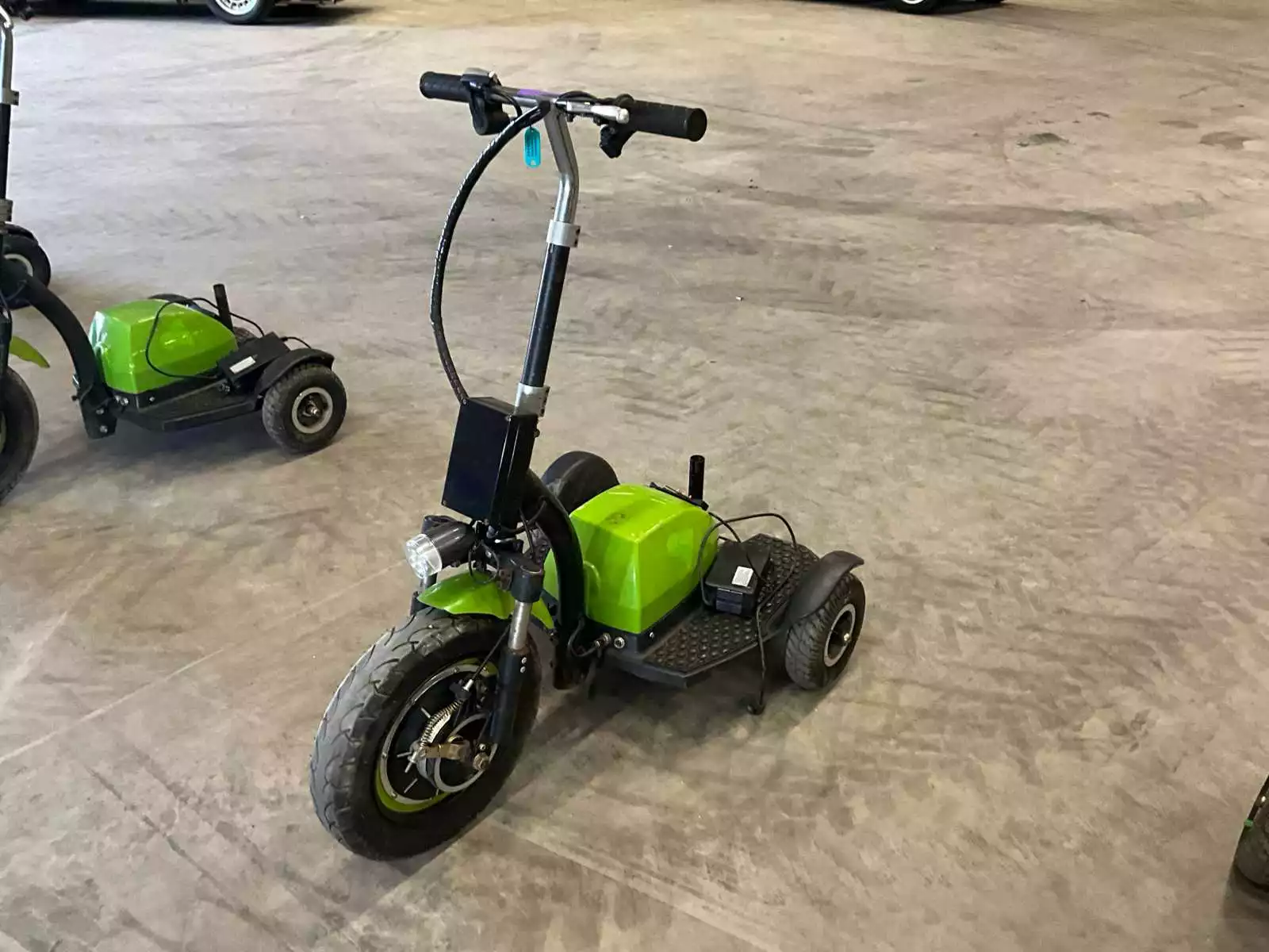 Briski elektrische step/driewieler 48V