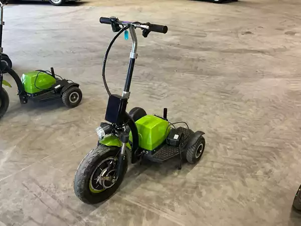 Briski elektrische step/driewieler 48V