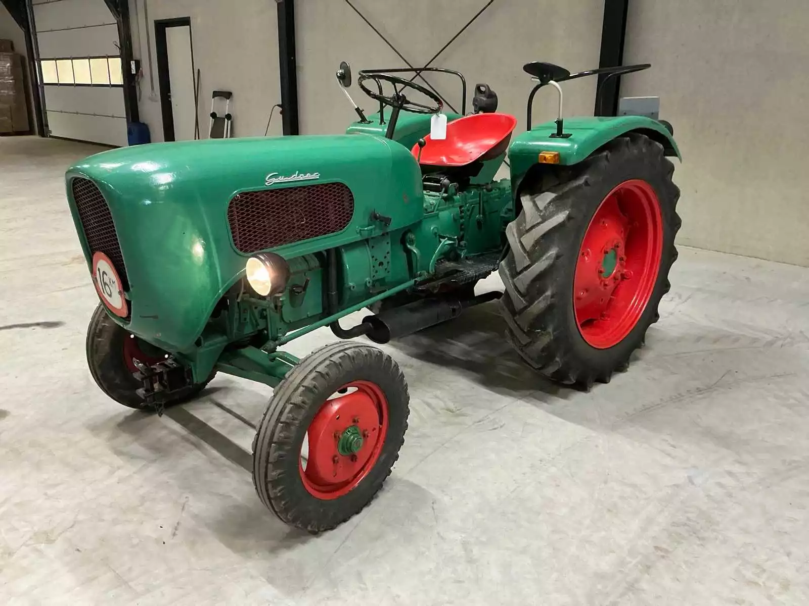 Guldner A2D oldtimer tractor (1960) met aftakas en trekhaak