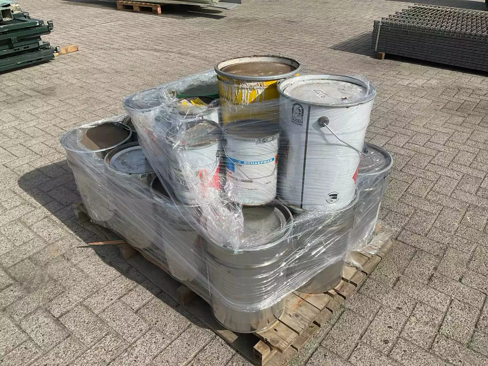 Partij wegenverf (21 stuks) voor markeringen