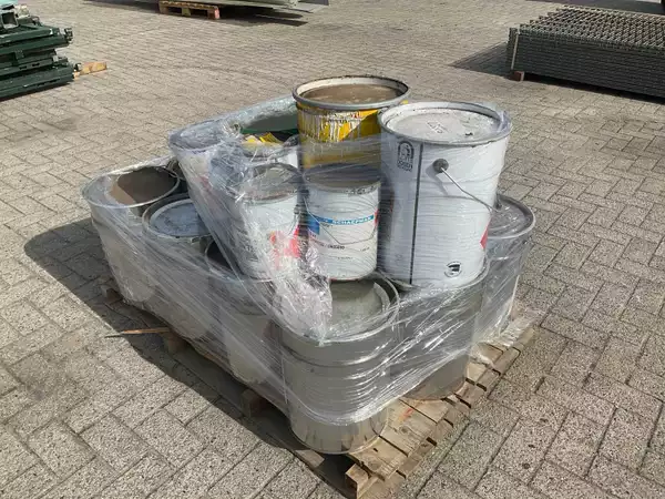 Partij wegenverf (21 stuks) voor markeringen