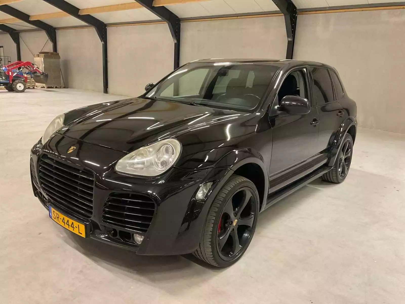 Porsche Cayenne Turbo 4.5 V8 (2003) | 450 pk | Zwart | Automaat | 4x4