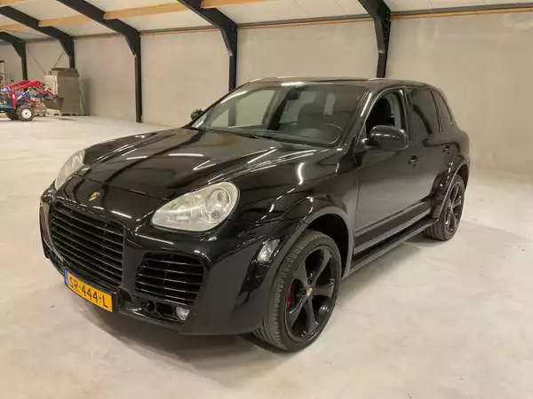 Porsche Cayenne Turbo 4.5 V8 (2003) | 450 pk | Zwart | Automaat | 4x4