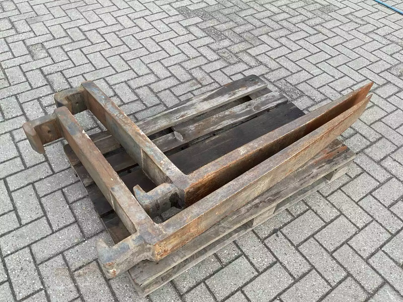 Vorkenbord met lepels, ca. 1530 x 150 x 840 mm