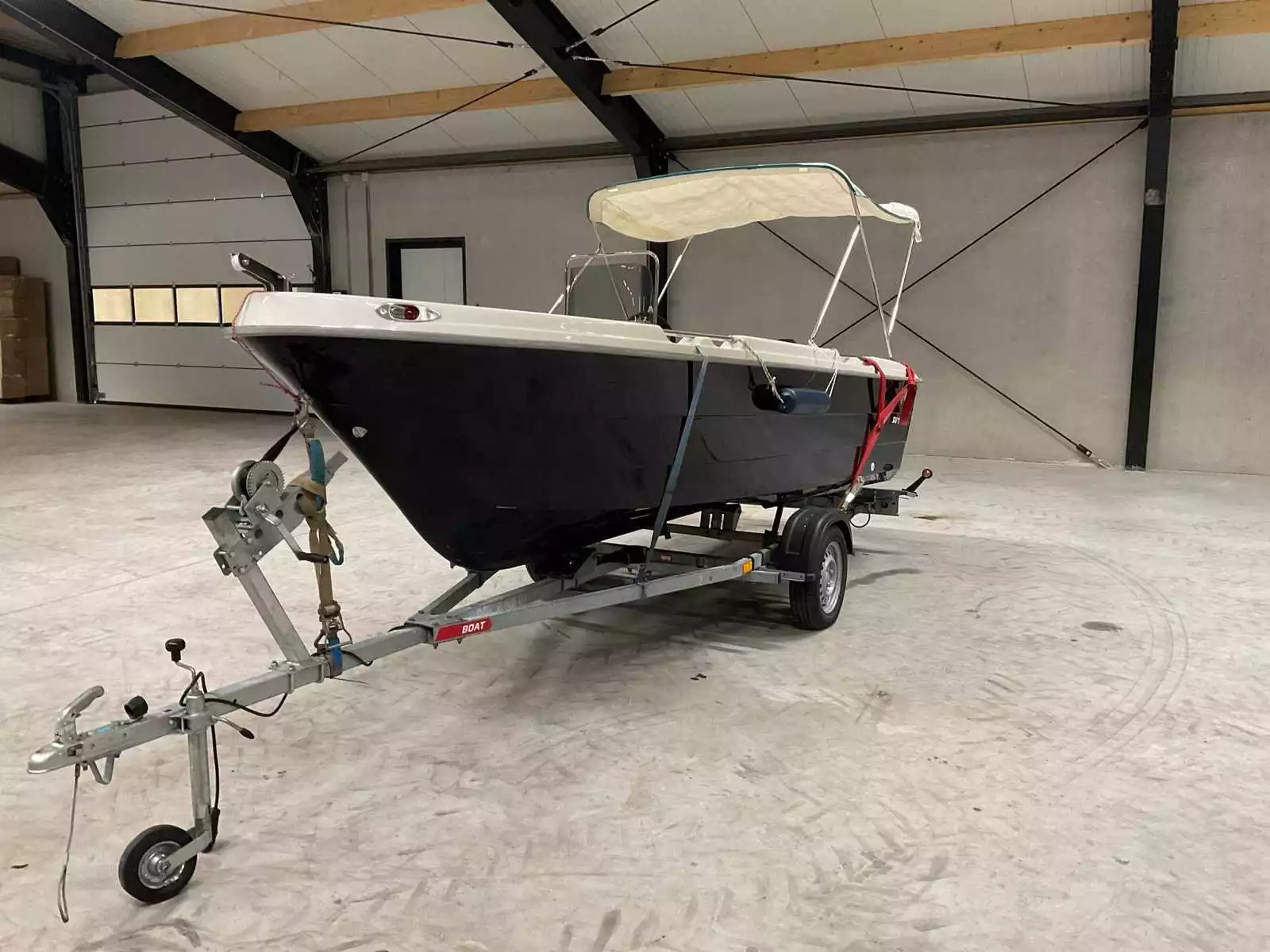 Safter Marine 465 boot met 9,9 pk buitenboordmotor en trailer