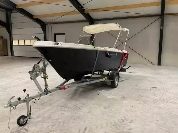 Safter Marine 465 boot met 9,9 pk buitenboordmotor en trailer
