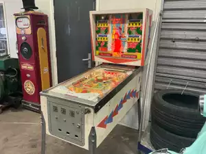 Bally Campus Queen flipperkast met muntinworp (pf & dm)