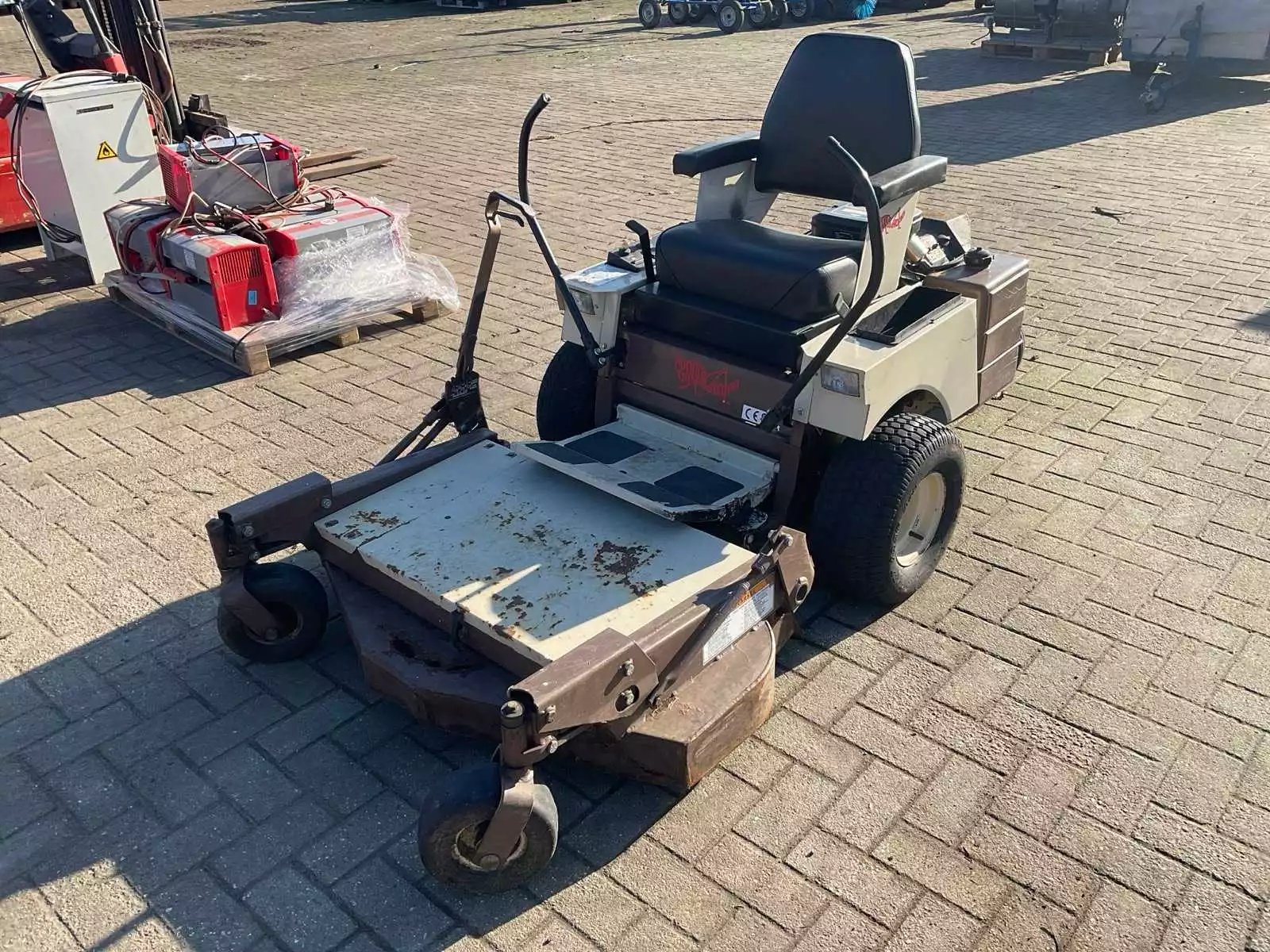 Grasshopper frontzitmaaier met Vanguard 16 pk V-twin, 120 cm werkbreedte