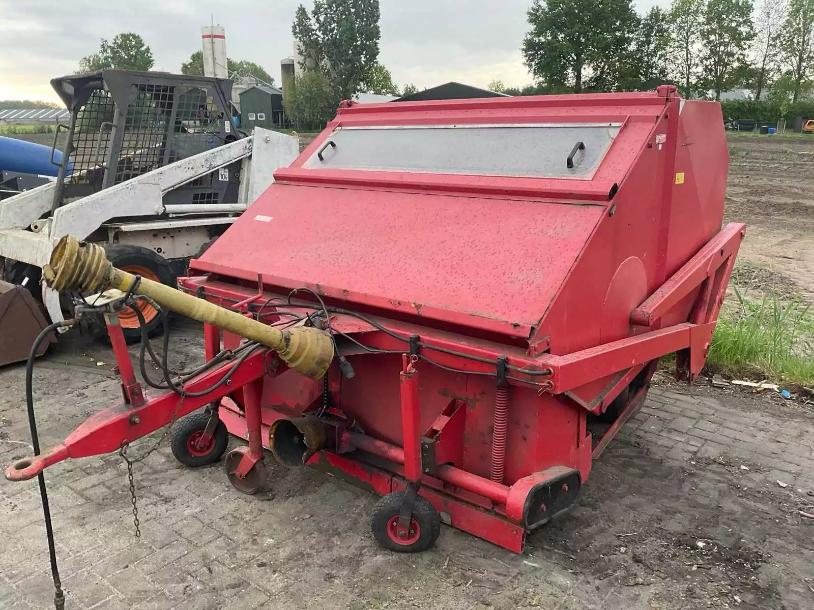 Weidemann veegmachine met hoogkiepbak, ca. 3,8 m lang