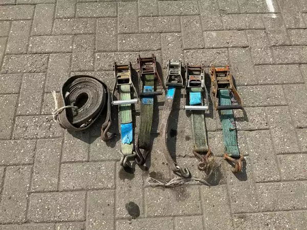 Partij van 6 spanners en spanbanden