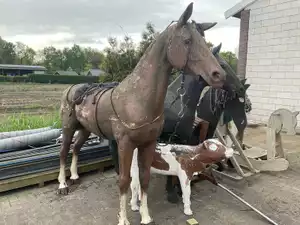 Decoratief paard en koe voor horeca of winkelpresentatie