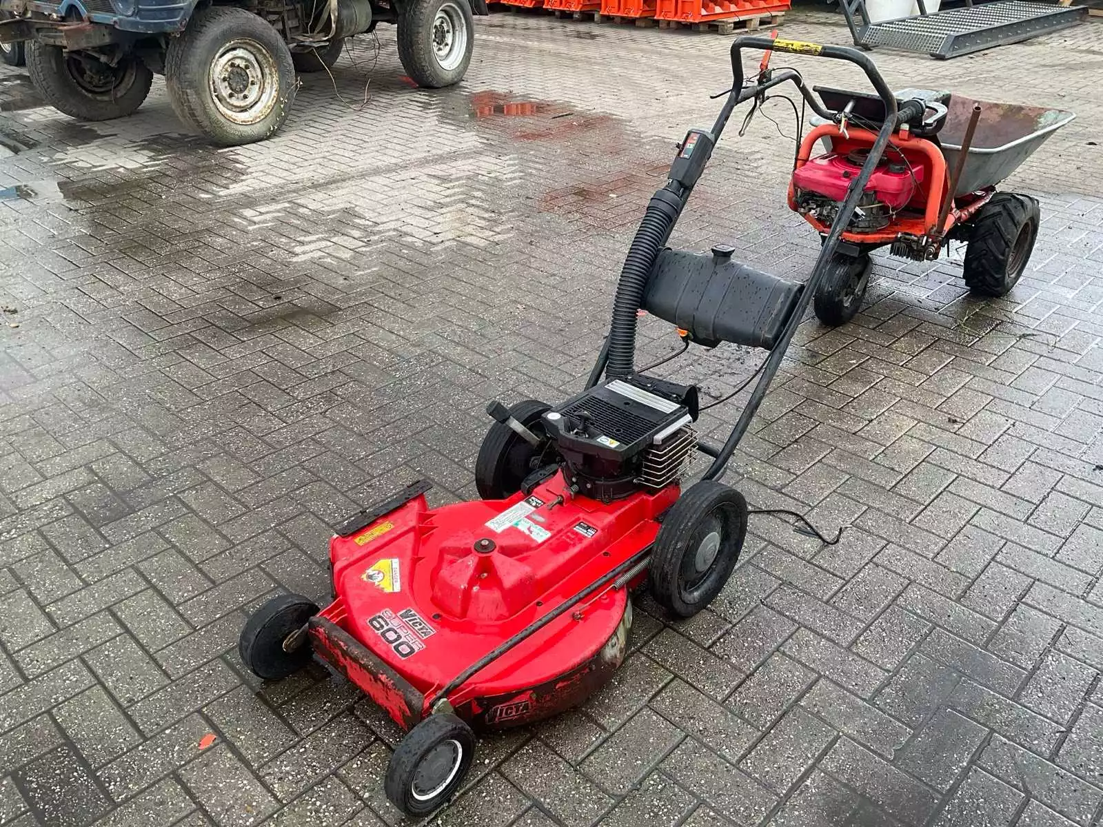 Victa Super 600 benzine grasmaaier 2 kW (1995)
