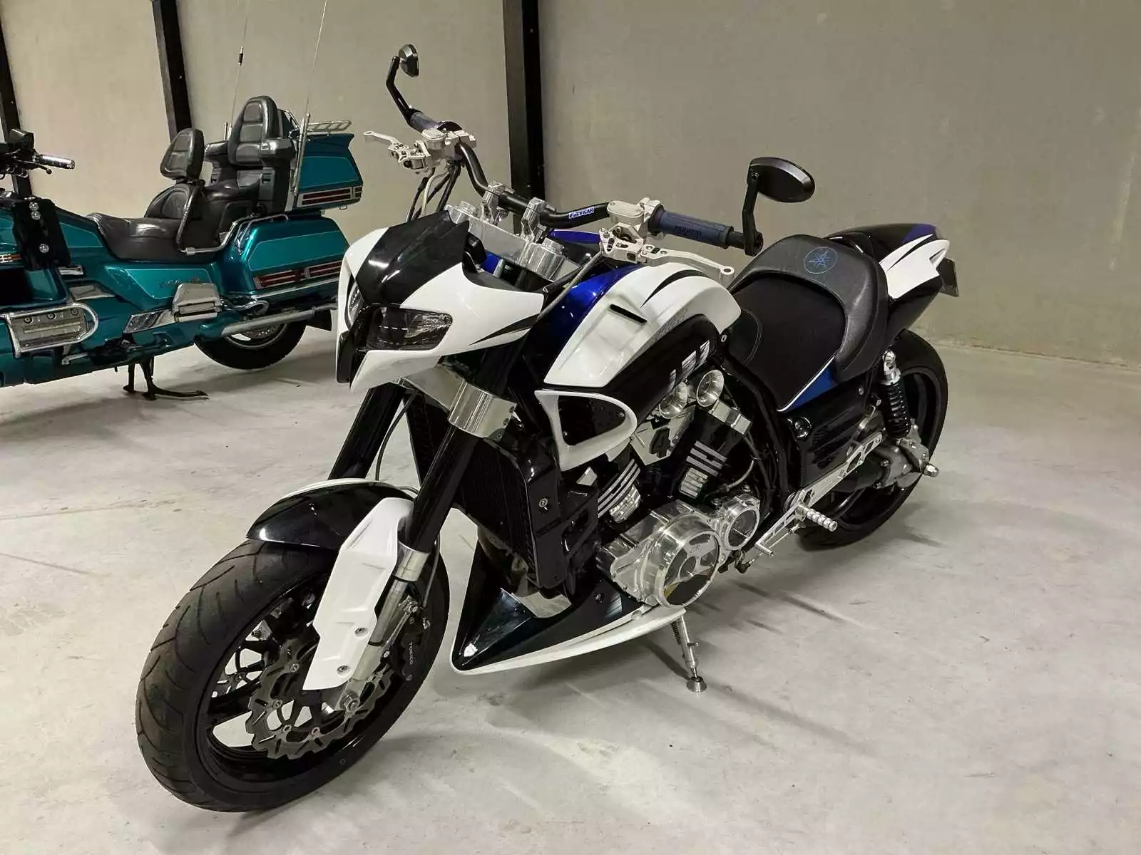 Yamaha VMAX 1200 Black Max 2002, 140 PK, 5.907 km